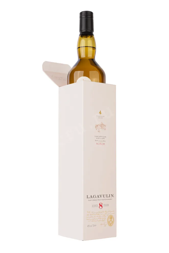 В подарочной коробке Lagavulin 8 Years gift box 0.7 л