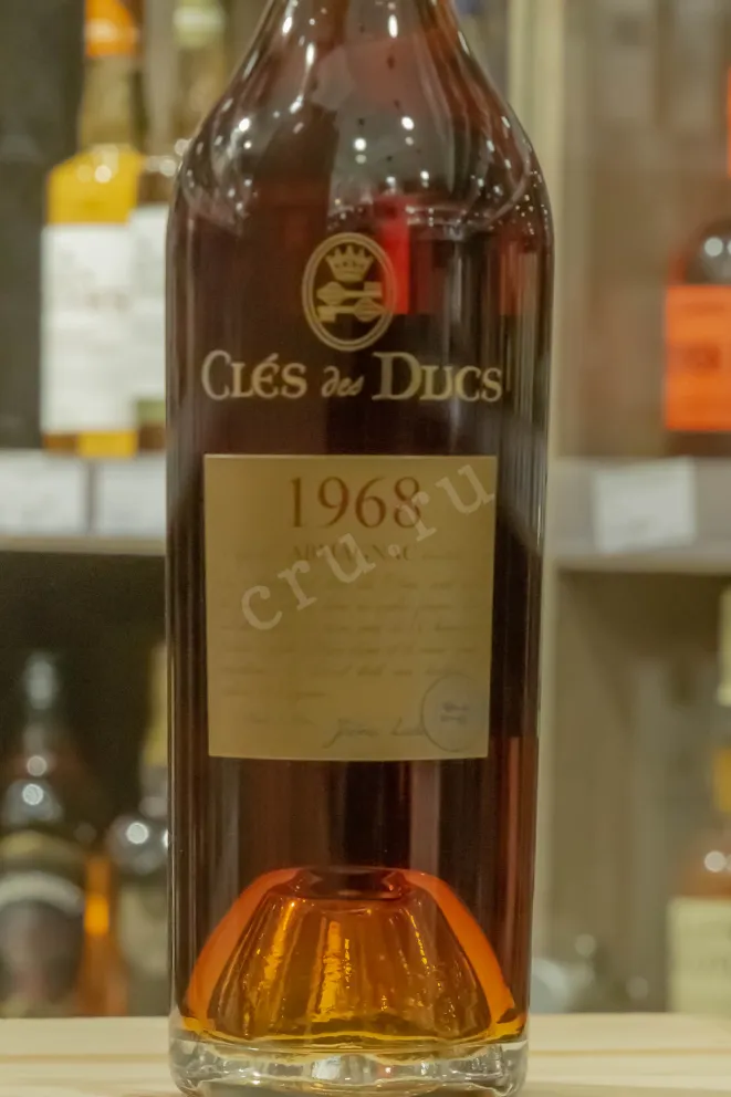 В магазине Крю Профи Cles des Ducs 1968 0.7 л