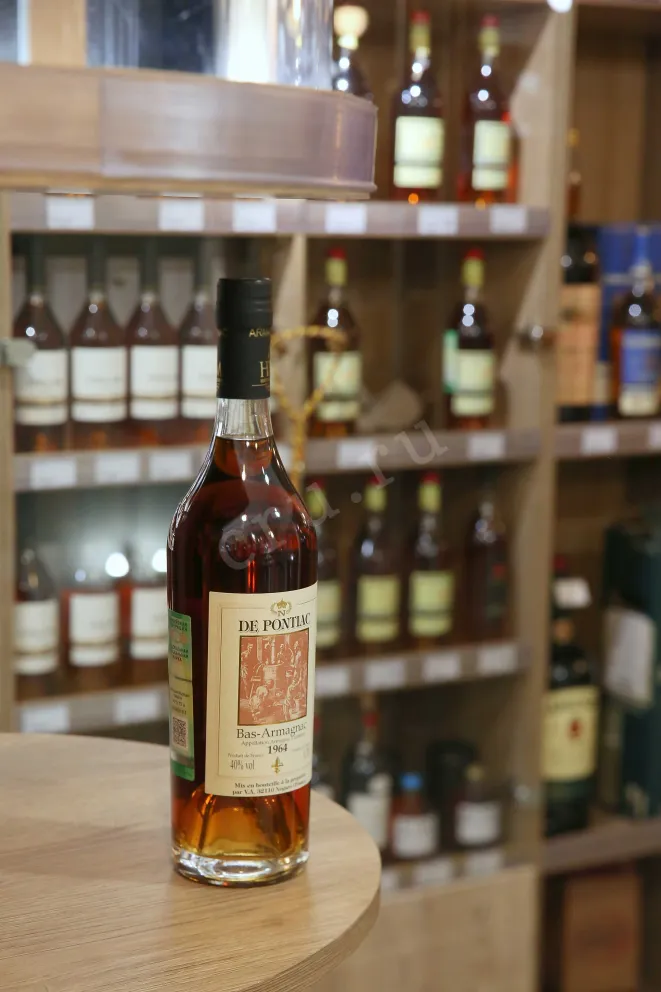 В магазине Крю Профи Bas-Armagnac De Pontiac wooden box 1964 0.7 л