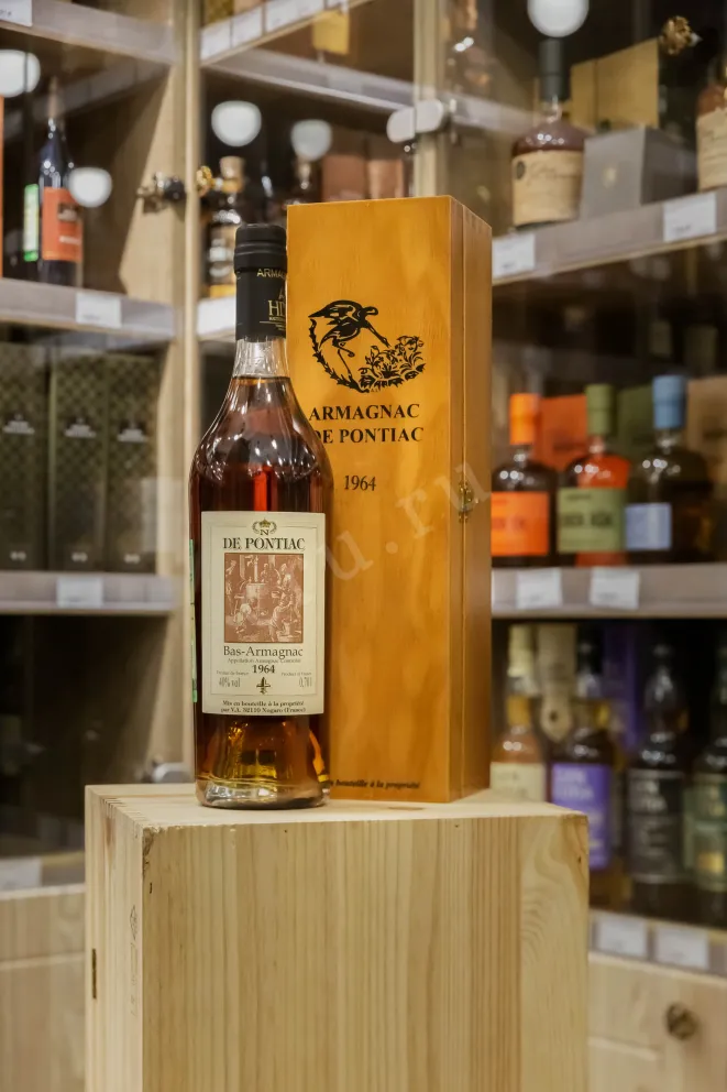 В магазине Крю Профи Bas-Armagnac De Pontiac wooden box 1964 0.7 л