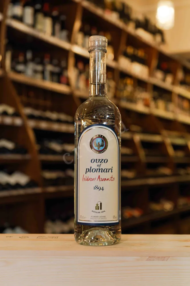 В магазине Крю Профи Plomari Isidoros Azvanitis in gift box 0.7 л