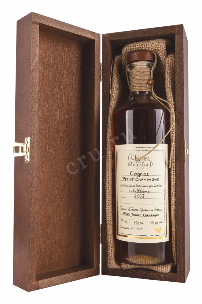 В деревянной коробке Chateau de Montifaud Millesime Petite Champagne wooden box 2002 0.7 л