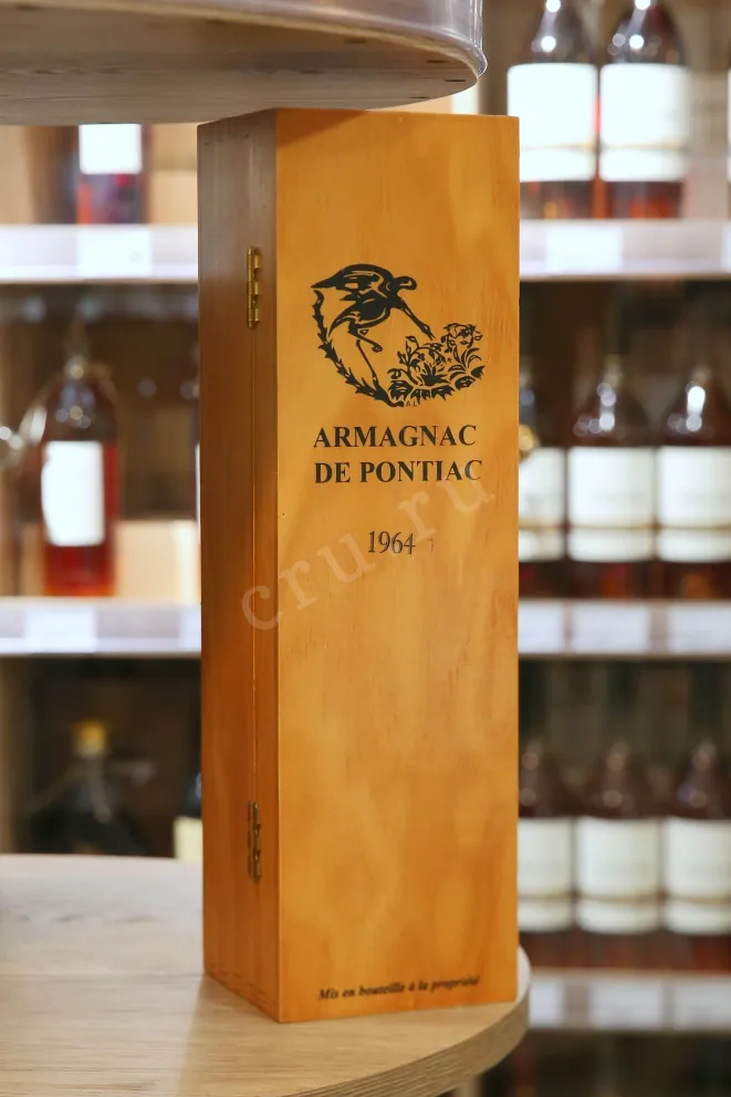 В магазине Крю Профи Bas-Armagnac De Pontiac wooden box 1964 0.7 л