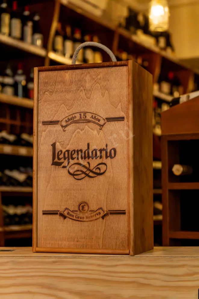 В магазине Крю Профи Legendario Ron Gran Reserva 15 years ceramics in wooden box 0.7 л
