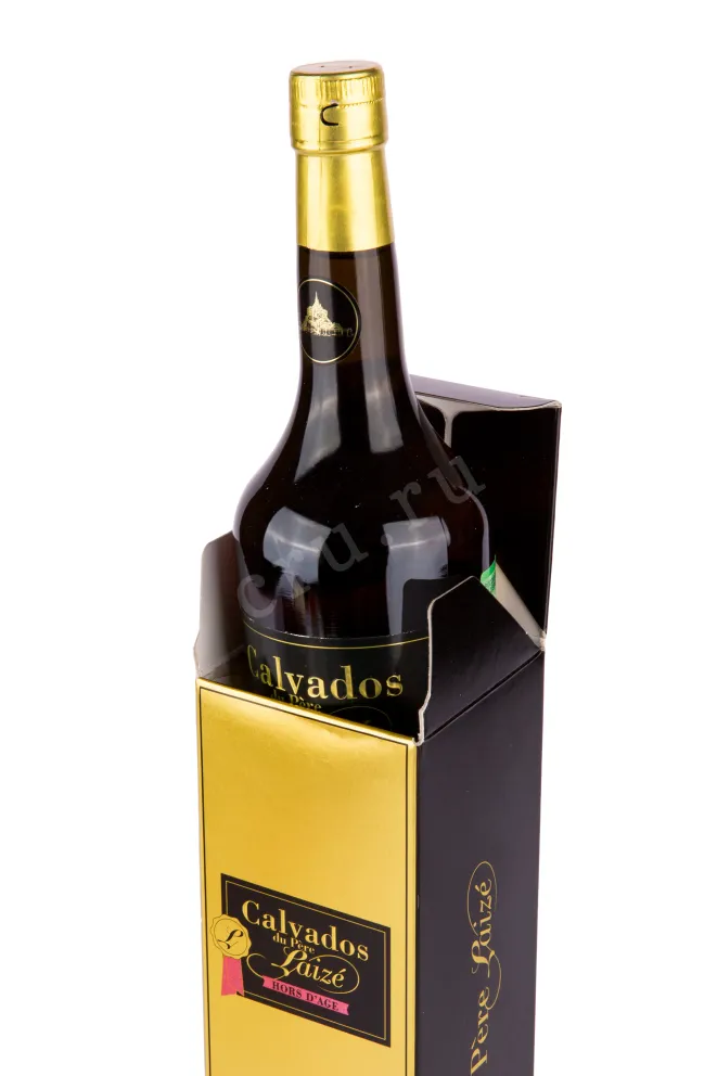 Бутылка кальвадоса Дю Пэр Лэз Ор д'Аж в 0.7 в подарочной коробке