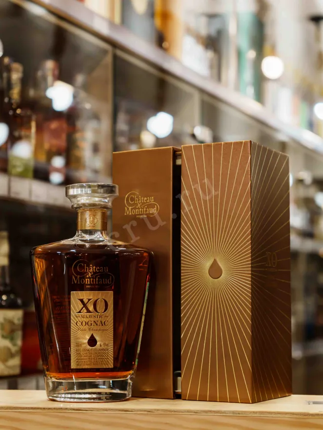 В магазине Крю Профи Chateau Montifaud Petit Champagne XO Majestic gift box 0.7 л