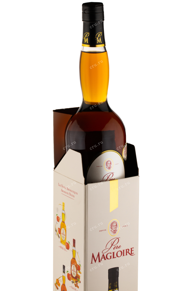 Бутылка кальвадоса Пер Маглуар 12 лет 0.7 в подарочной коробке