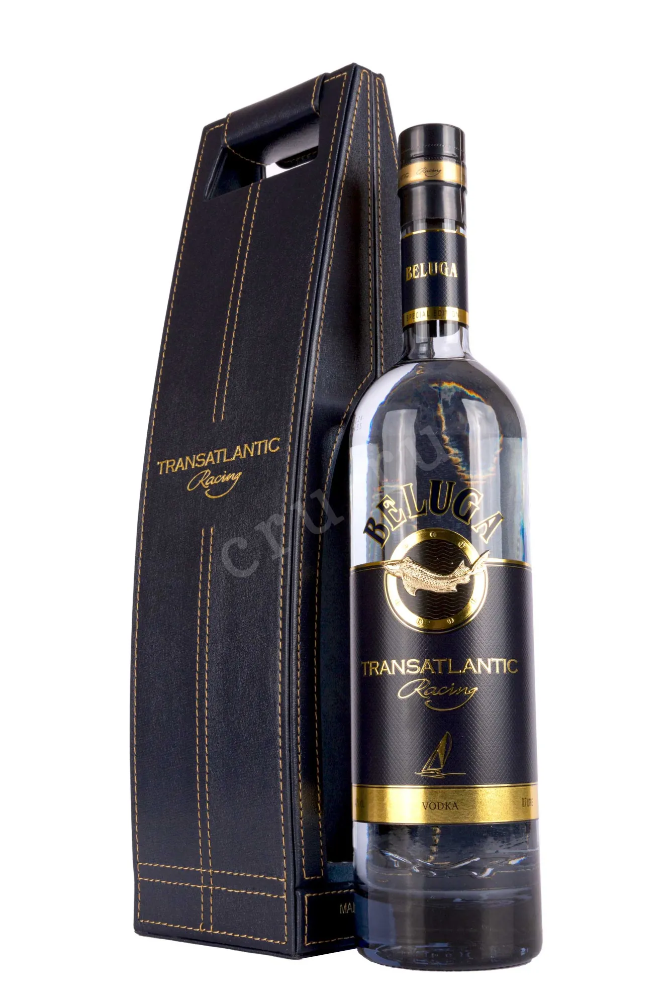 Фото — Водка Белуга Трансатлантик Рейсинг в подарочной упаковке, кожа   0.7 л