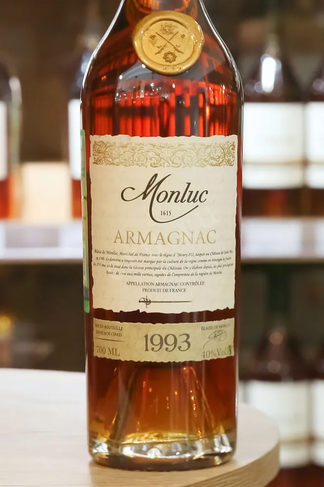 В магазине Крю Профи Monluc 1993 0.7 л