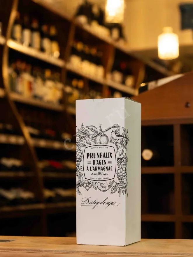 В магазине Крю Профи Dartigalongue Pruneaux a L'Armagnac gift box 0.7 л