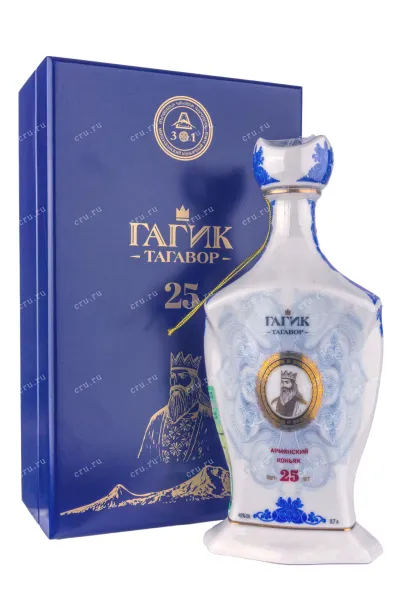 Коньяк Гагик Тагавор ОС 25 лет в деревянной упаковке  0.7 л