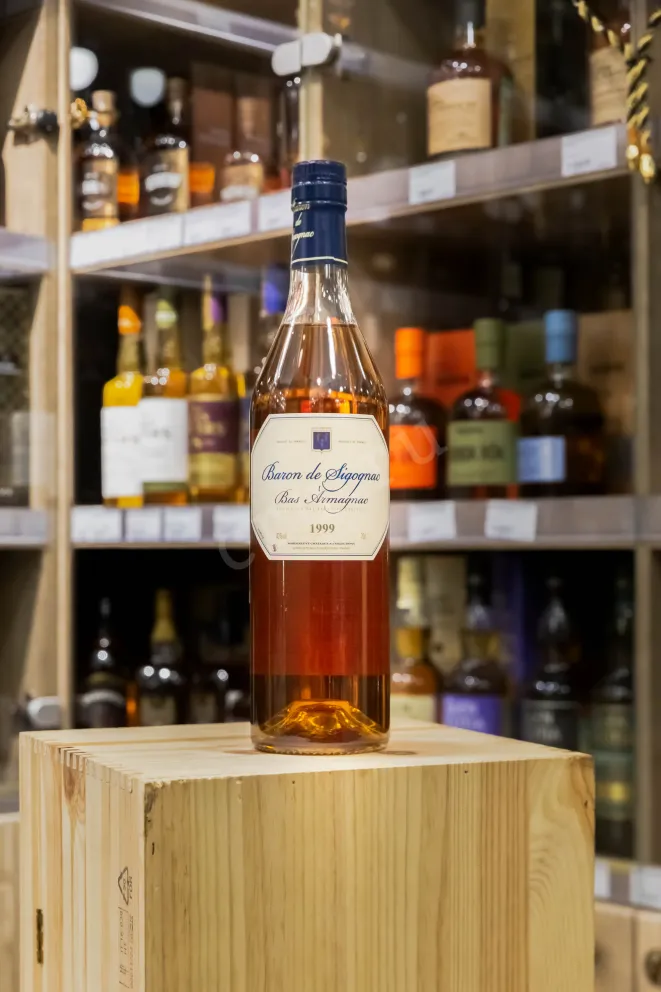 В магазине Крю Профи Baron de Sigognac wooden box 1999 0.7 л