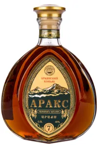 Коньяк Аракс 7 лет  0.5 л