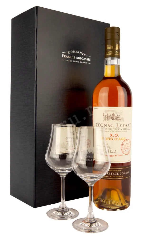 Коньяк Leyrat XO Hors d'Age giftset with glasses  0.7 л