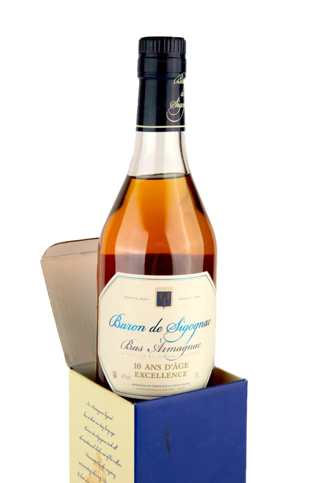 В подарочной коробке Baron de Sigognac 10 ans 0.7 л