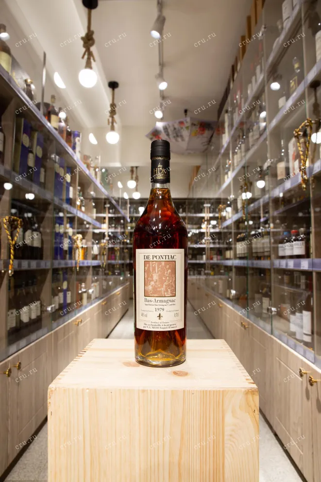 В магазине Крю Профи Bas-Armagnac De Pontiac wooden box 1979 0.7 л