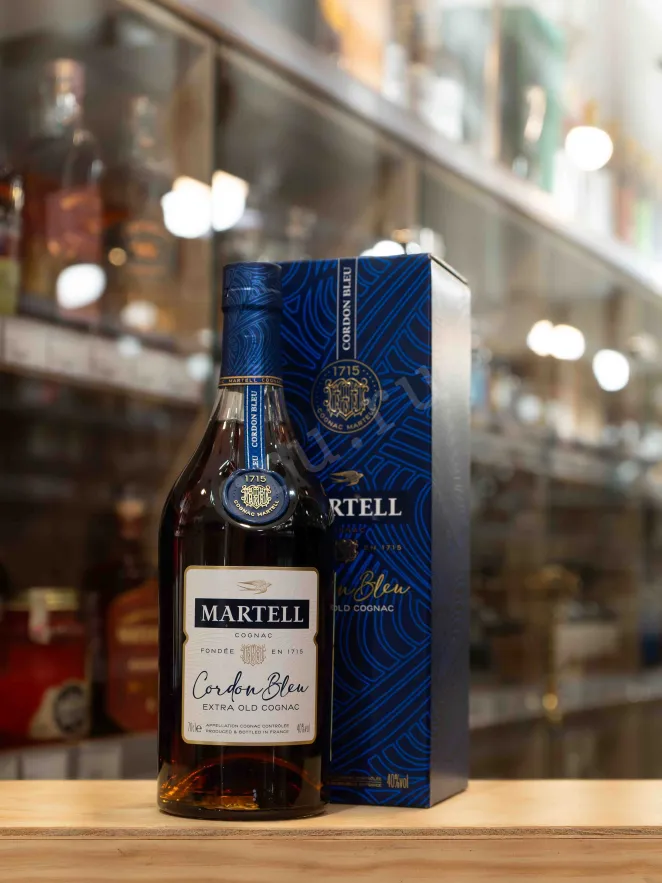 В магазине Крю Профи Martell Cordon Bleu with gift box 0.7 л