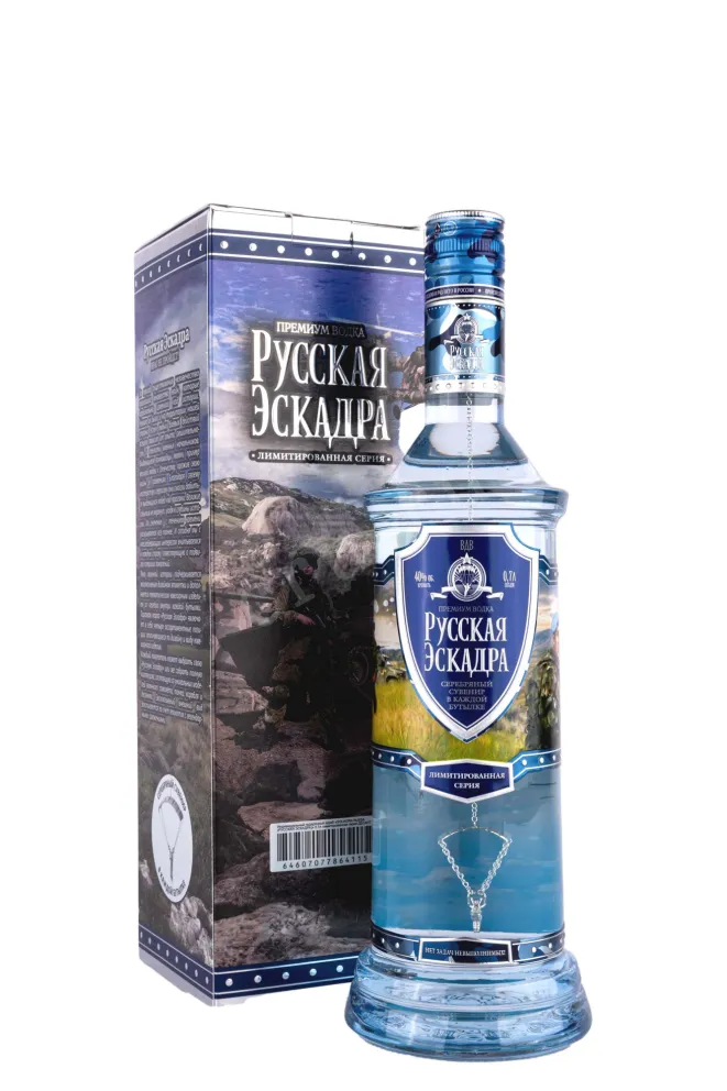 Водка Русская Эскадра Десант в подарочной упаковке  0.7 л