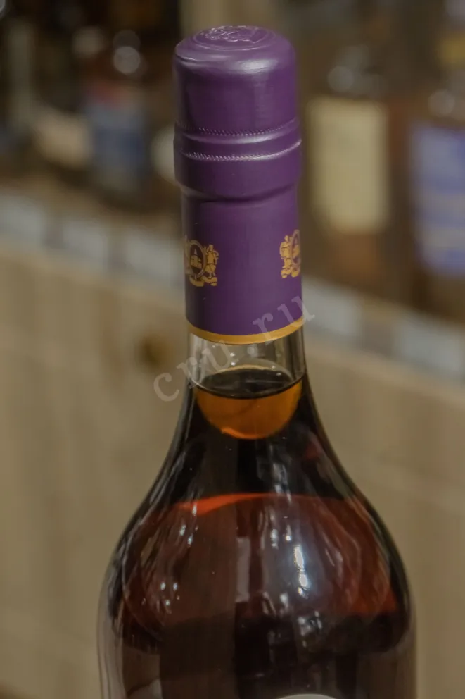 Пробка Chateau De Beaulon Extra Rare in wooden box 0.7 л