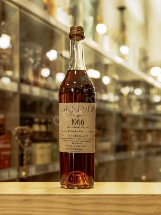 В магазине Крю Профи Laterrade Chateau de La Pouche Armagnac Tenareze in wooden box 1966 0.7 л