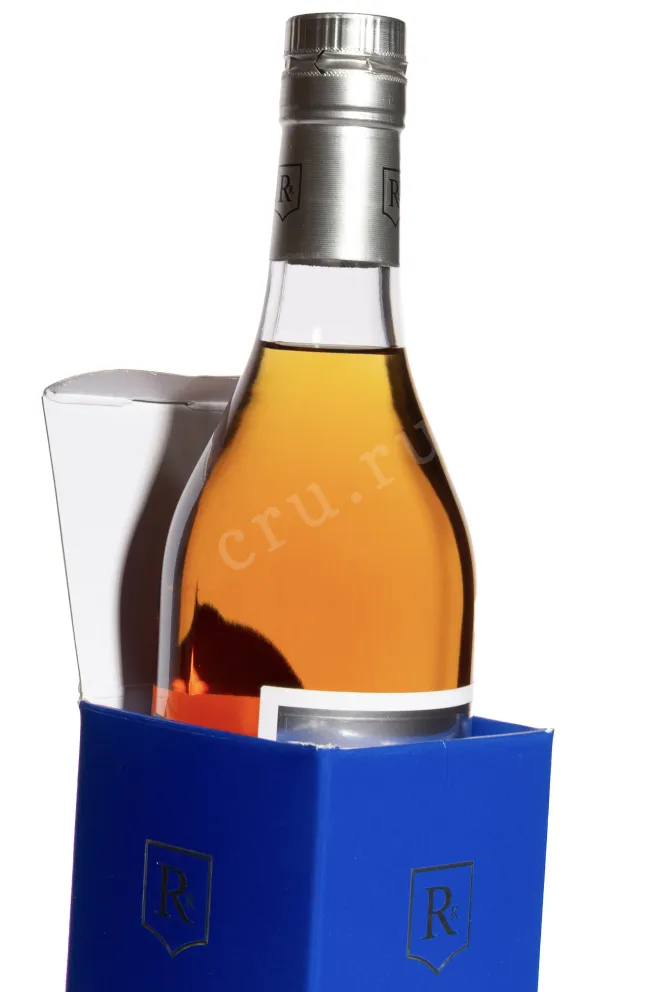 В подарочной коробке Raymond Ragnaud VS Grand Champagne 1er Cru De Cognac in gift box 0.7 л