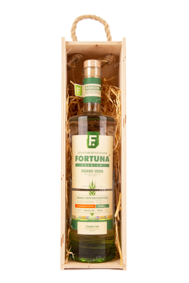 Бутылка водки Fortuna Premium Organic gift box 0.7 в подарочной упаковке