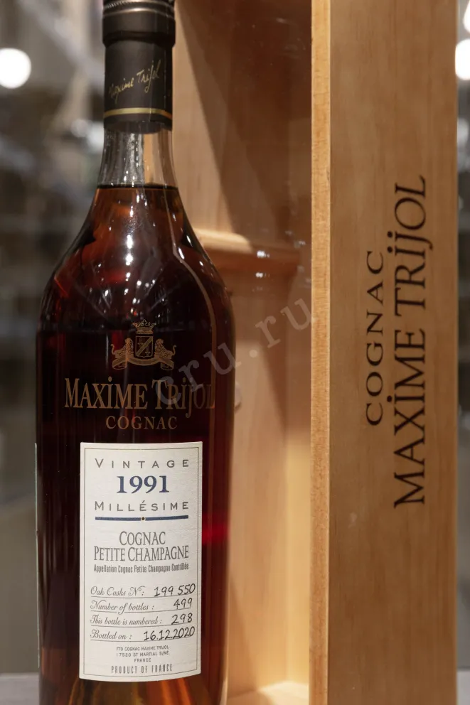 В магазине Крю Профи Maxime Trijol Petite Champagne wooden box 1991 0.7 л