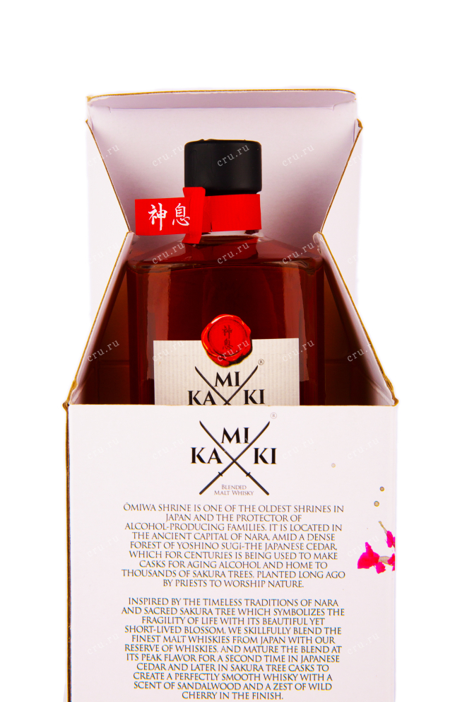Бутылка виски Камики Сакура Вуд 0.5 в подарочной коробке