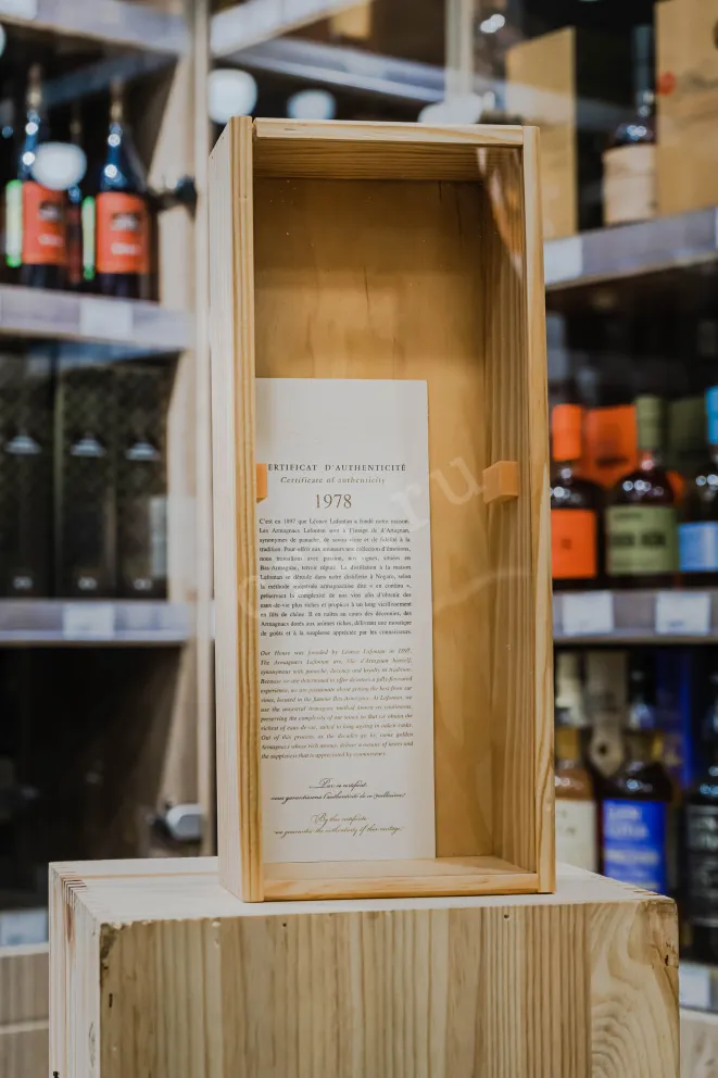В магазине Крю Профи Lafontan in wooden box 1978 0.7 л