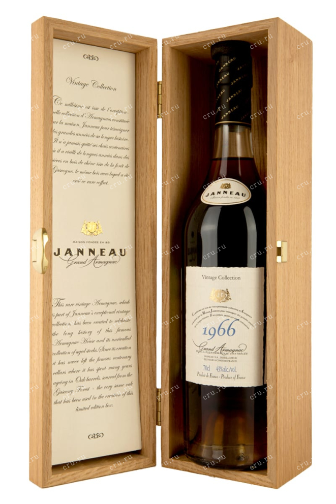 В деревянной коробке Janneau Vintage Collection 1966 0.7 л