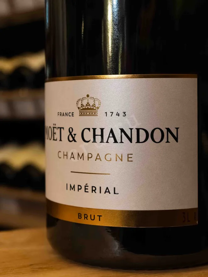 В магазине Крю Профи Moet & Chandon Imperial Brut gift box 2020 3 л