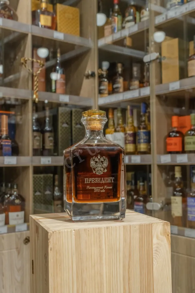 В магазине Крю Профи President OS in giftset with stopper 1970 0.75 л