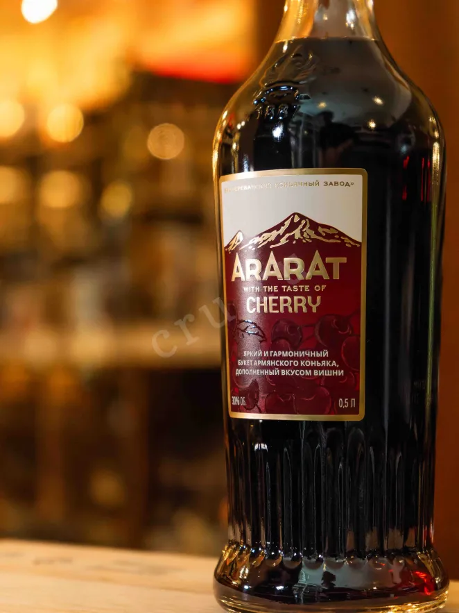 В магазине Крю Профи Ararat Cherry gift box 0.5 л