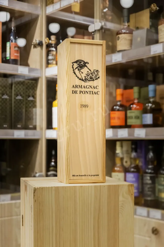 В магазине Крю Профи Bas-Armagnac De Pontiac wooden box 1989 0.7 л