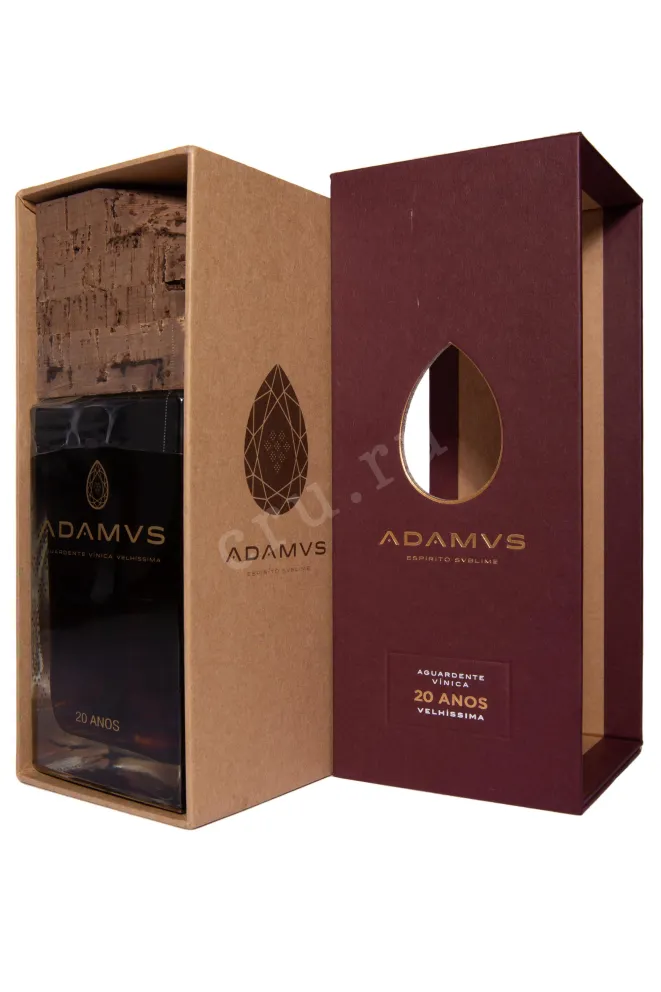 В подарочной коробке Adamus Aguardente Vinica 20 years old in gift box 2000 0.7 л