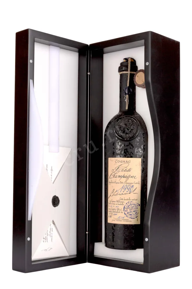 В подарочной коробке Lheraud Fins Bois wooden box 1990 0.7 л