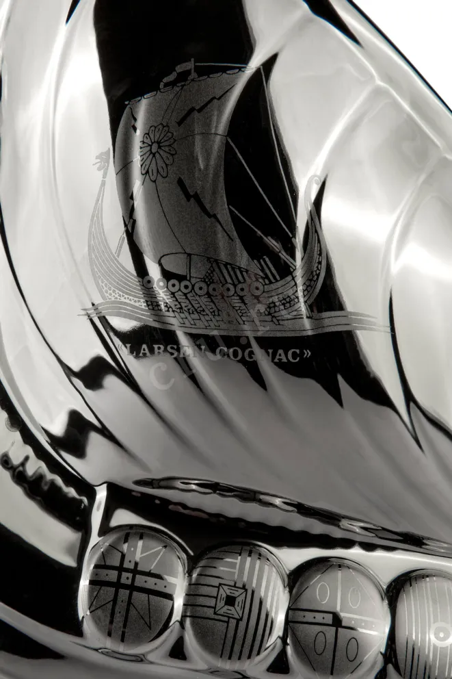 Этикетка Larsen Fine Champagne Viking Ship platinum  0.7 л