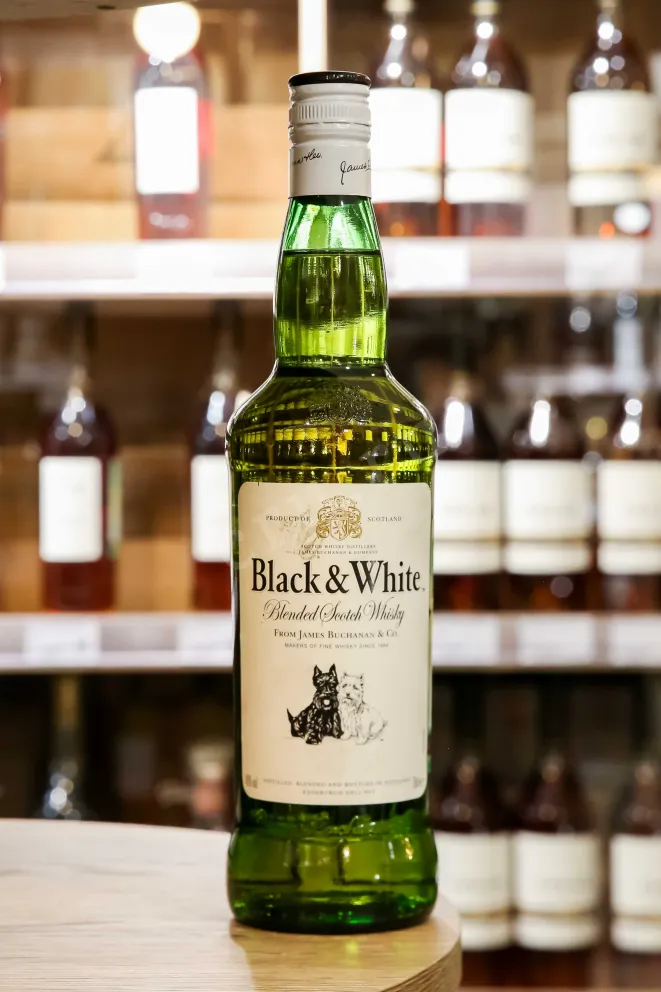 В магазине Крю Профи Black & White 0.7 л