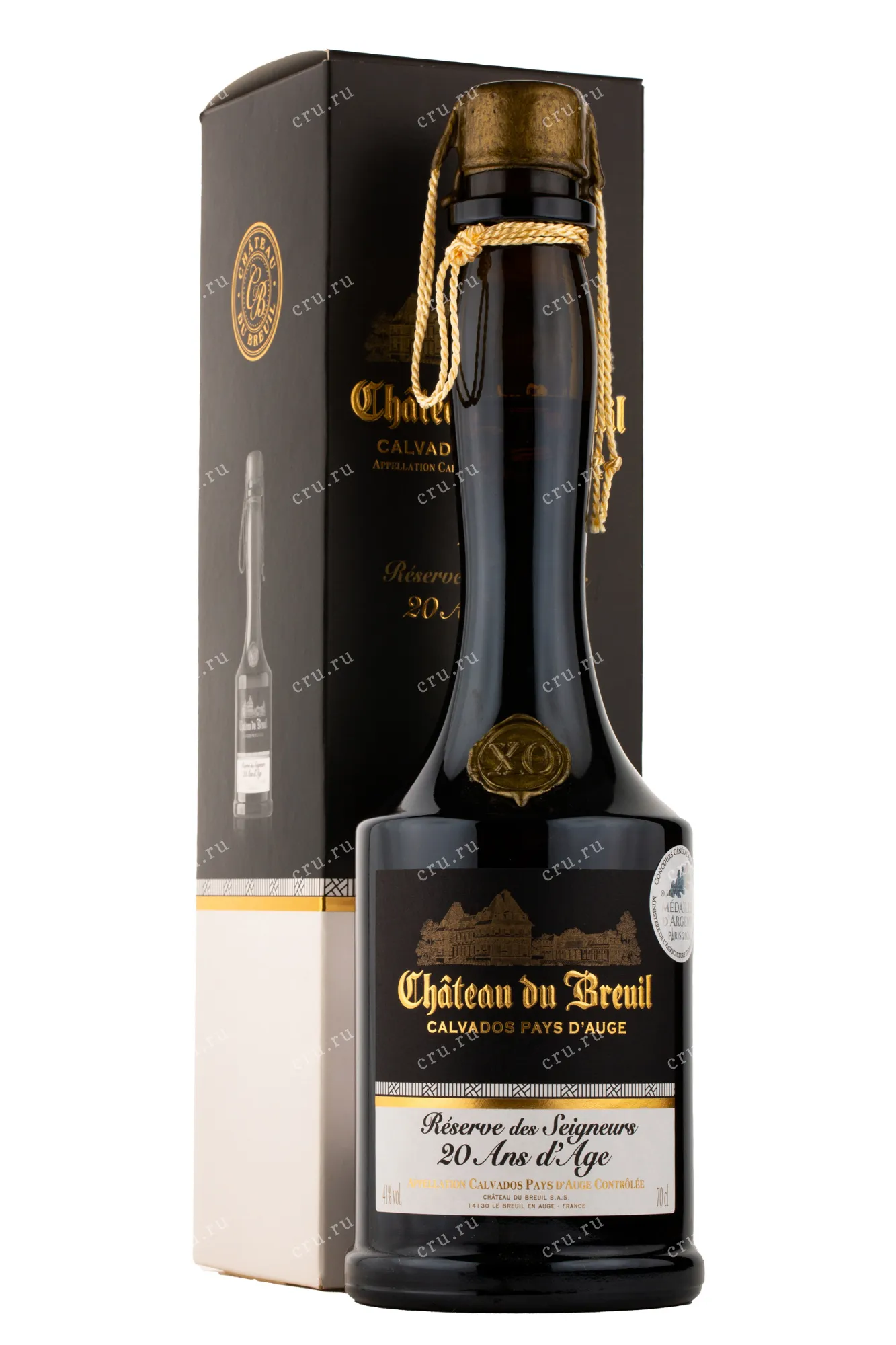 Фото — Кальвадос Chateau du Breuil Reserve des Seigneurs 20 years in gift box   0.7 л