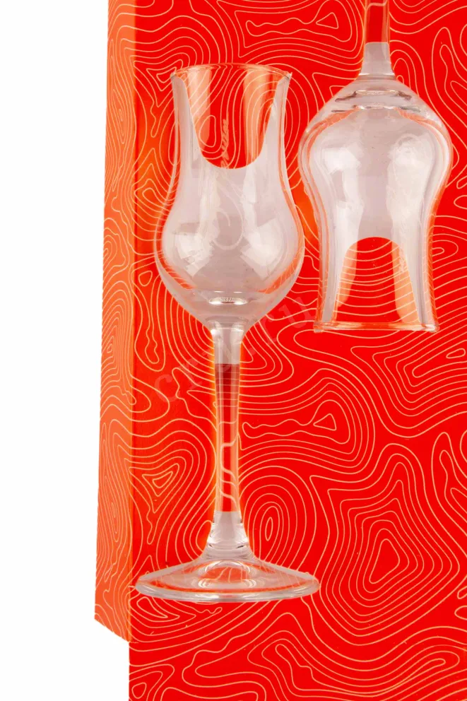 Набор с бокалами Ijevan 7 years Apricot in gift box + 2 glasses 0.5 л