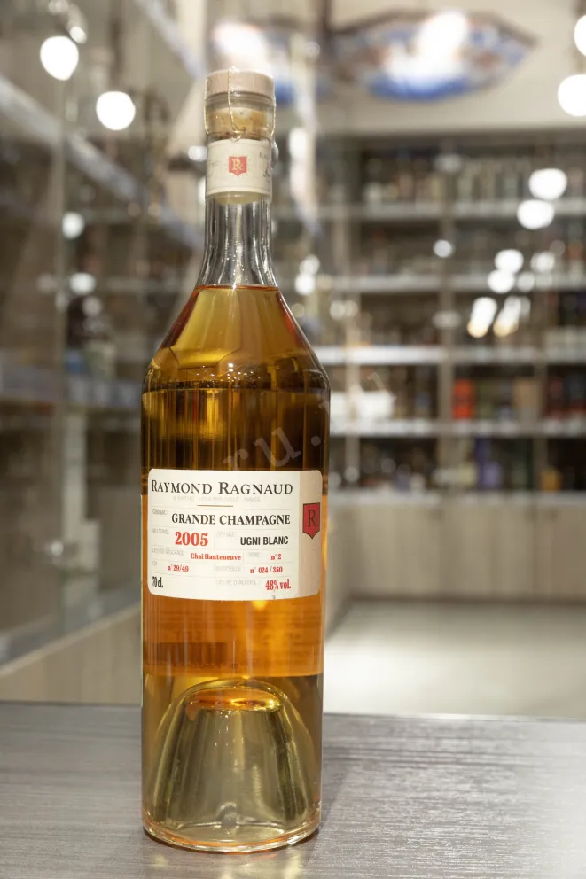В магазине Крю Профи Raymond Ragnaud Millesime Grande Champagne in gift box 2005 0.7 л