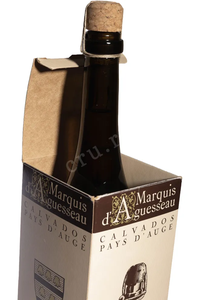 В подарочной коробке Marquis d'Aguesseau XO 20 years gift box 0.7 л