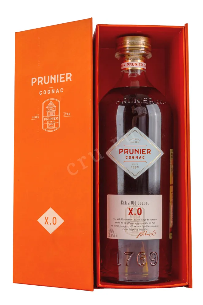 В подарочной коробке Prunier XO gift box 0.7 л