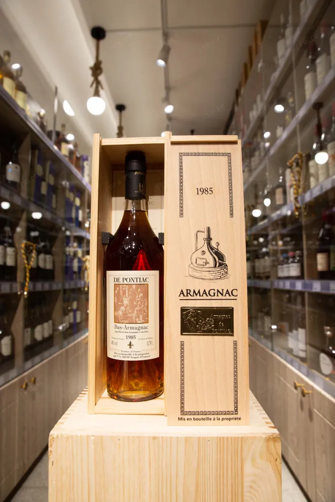 В магазине Крю Профи De Pontiac Bas-Armagnac in wooden box 1985 0.7 л