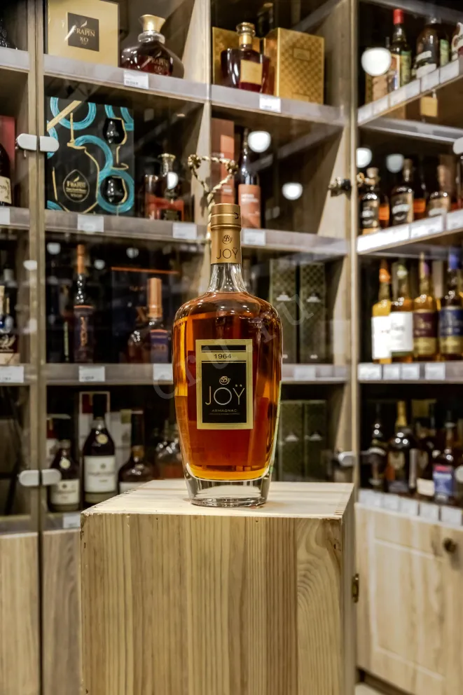 В магазине Крю Профи By Joy Millisime 1964 0.7 л