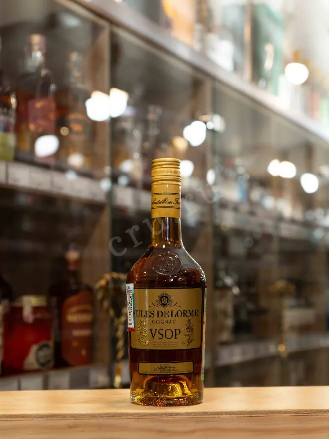 В магазине Крю Профи Jules Delorme VSOP in gift box 0.5 л
