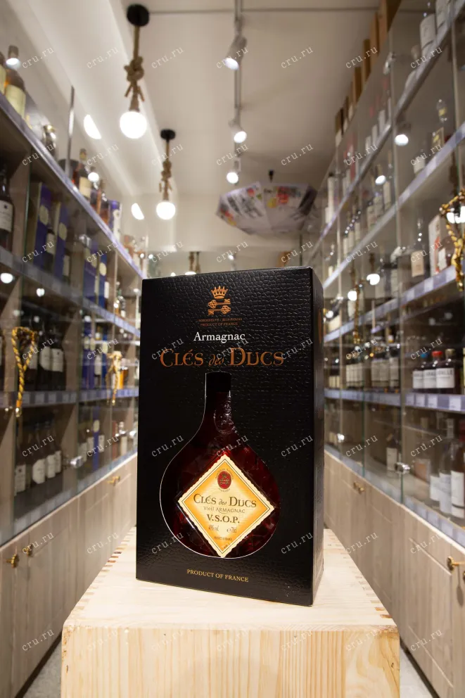 В магазине Крю Профи Cles des Ducs VSOP 0.7 л