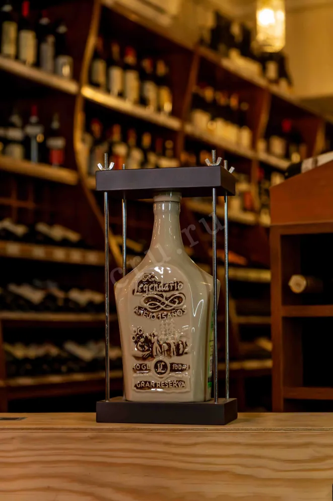 В магазине Крю Профи Legendario Ron Gran Reserva 15 years ceramics in wooden box 0.7 л