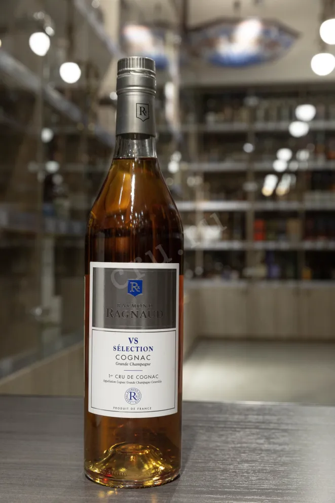 В магазине Крю Профи Raymond Ragnaud VS Grand Champagne 1er Cru De Cognac in gift box 0.7 л