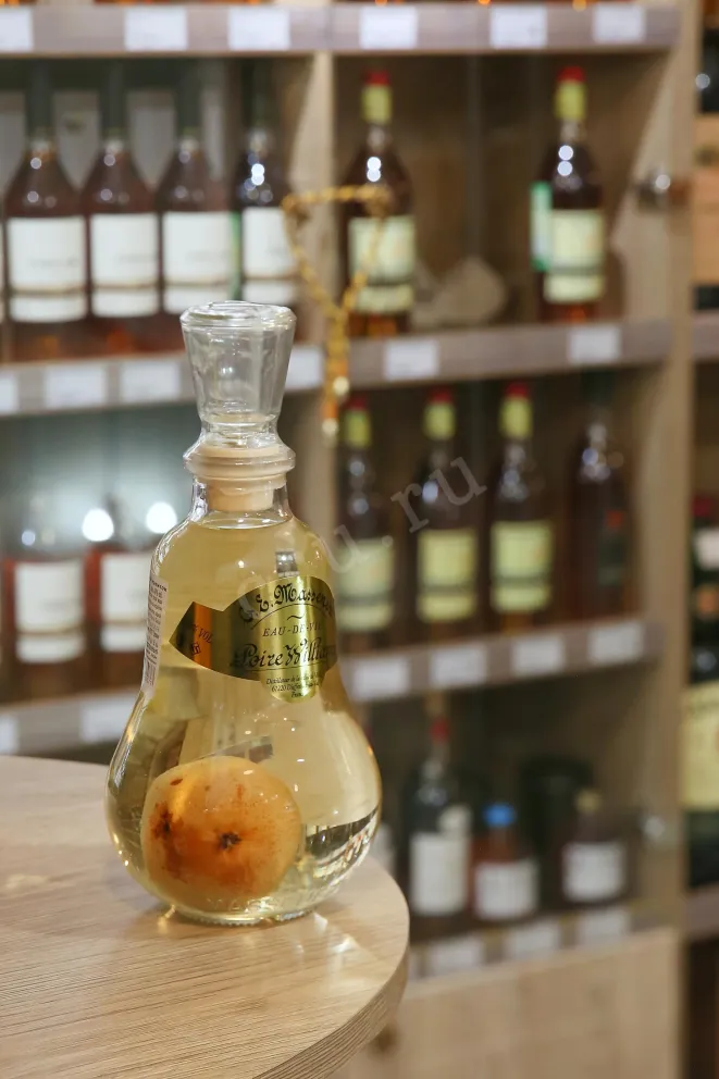 В магазине Крю Профи G.E. Massenez Eau-De-Vie Poire Williams 0.7 л